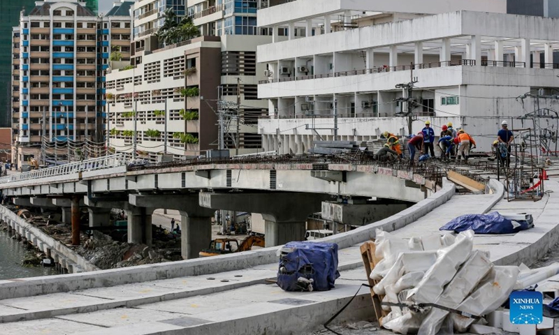 Workers are seen on the construction site of the China-funded Binondo-Intramuros Bridge in Manila, the Philippines on March 3, 2022. The Binondo-Intramuros Bridge is a steel bowstring arch bridge in Manila City that will connect the Intramuros side and Binondo side over the Pasig River. (Photo: Xinhua)