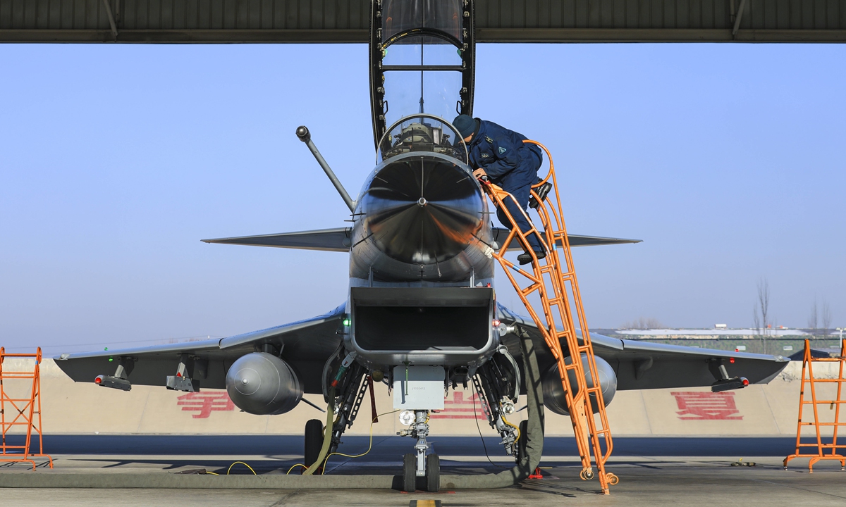 A maintenance man assigned to an aviation brigade of the air force under the PLA Central Theater Command performs last-minute inspections on a J-10 fighter jet prior to a round-the-clock combat flight training exercise on February 23, 2022.Photo:China Military