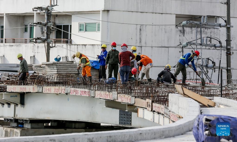 Workers are seen on the construction site of the China-funded Binondo-Intramuros Bridge in Manila, the Philippines on March 3, 2022. The Binondo-Intramuros Bridge is a steel bowstring arch bridge in Manila City that will connect the Intramuros side and Binondo side over the Pasig River. (Photo: Xinhua)