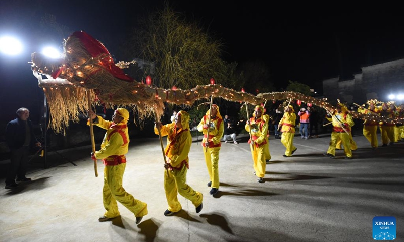 Villagers perform dragon dance with the straw-woven dragon to greet the Longtaitou Day in Shuyuan Village, Huizhou District of Huangshan, east China's Anhui Province, March 2, 2022.Photo:Xinhua