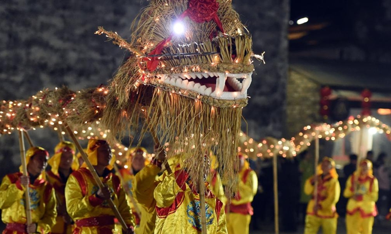 Villagers perform dragon dance with the straw-woven dragon to greet the Longtaitou Day in Shuyuan Village, Huizhou District of Huangshan, east China's Anhui Province, March 2, 2022.Photo:Xinhua