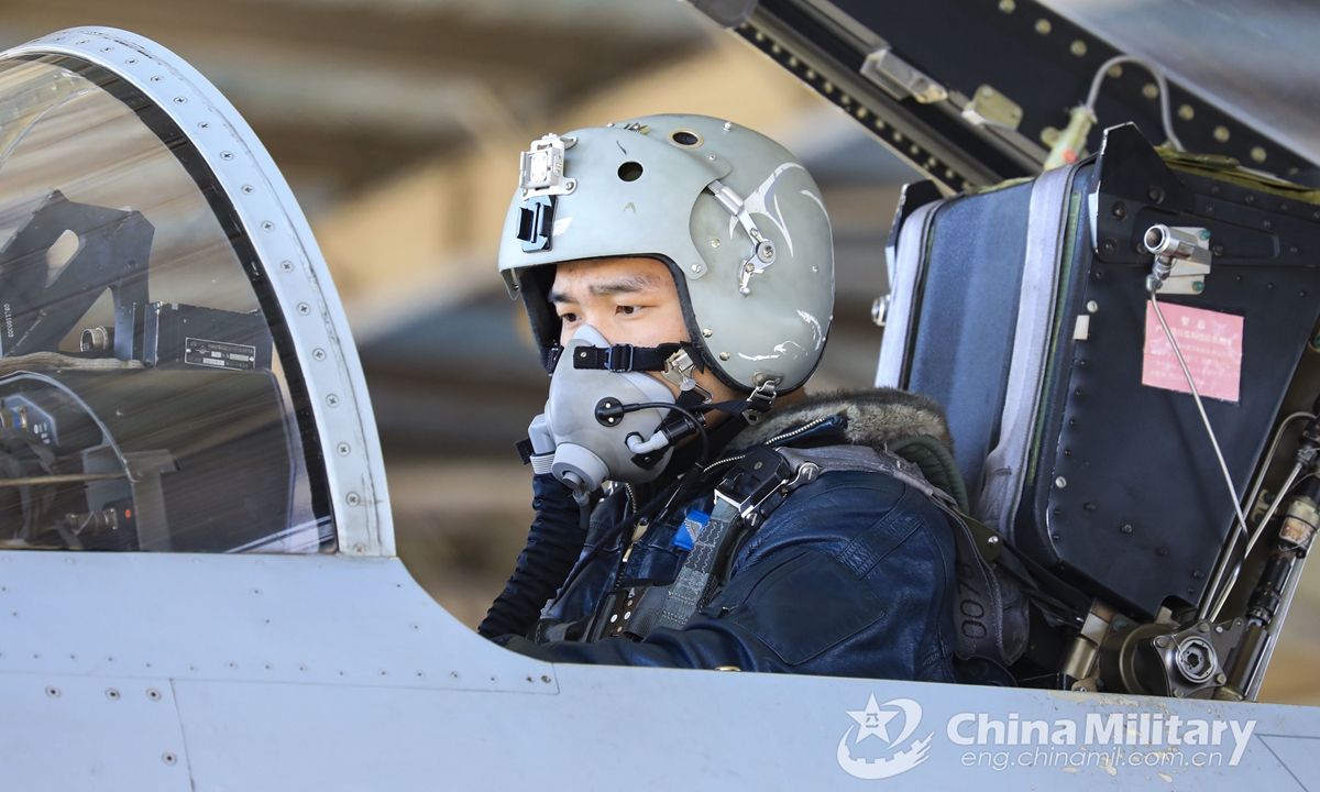 A pilot assigned to an aviation brigade of the air force under the PLA Central Theater Command makes the last-minute preparation on a J-10 fighter jet prior to a round-the-clock combat flight training exercise on February 23, 2022.Photo:China Military