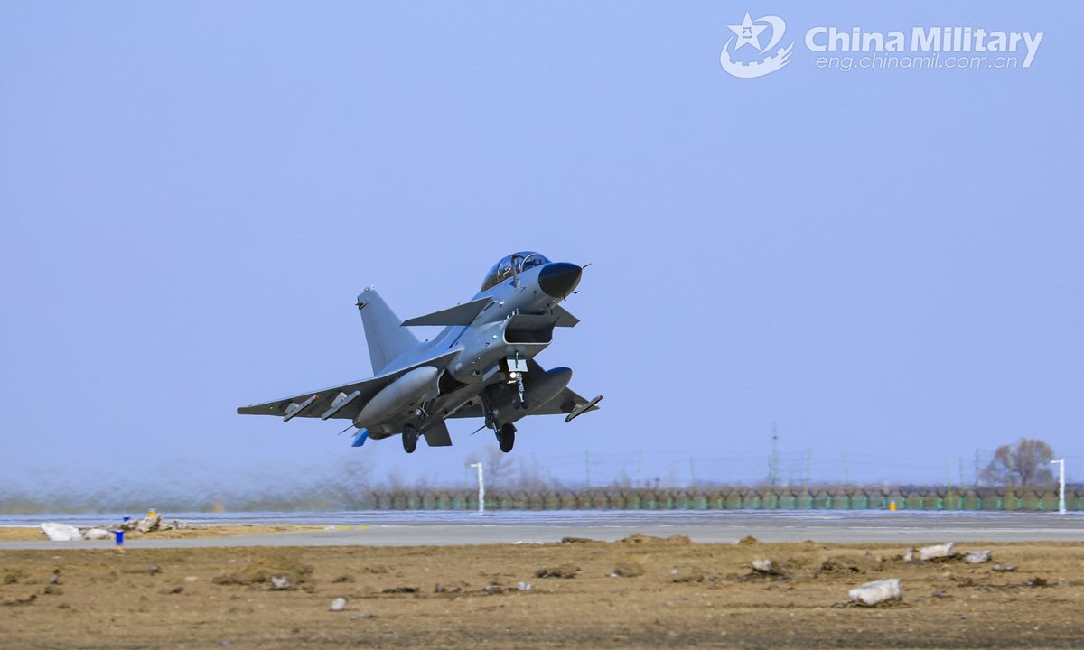 A J-10 fighter jet attached to an aviation brigade of the air force under the PLA Central Theater Command takes off from the runway during a round-the-clock combat flight training exercise on February 23, 2022.Photo:China Military