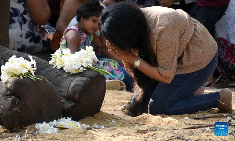 People mourn the death of the ceremonial tusker Nadungamuwa Raja in Gampaha, Sri Lanka, on March 7, 2022. Sri Lankan citizens on Monday mourned the death of the famous ceremonial tusker Nadungamuwa Raja, which died in the early hours of the day following a brief illness. The elephant was in its sixties at the time of its death.(Photo: Xinhua)