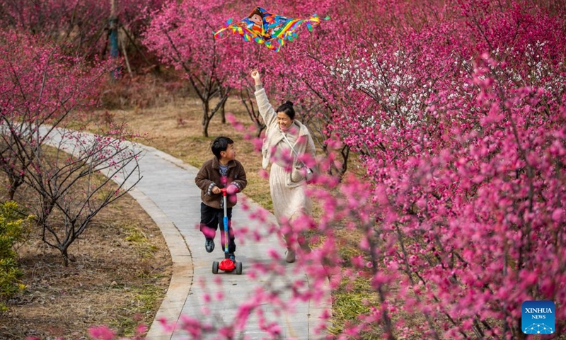 People enjoy springtime across China - Global Times
