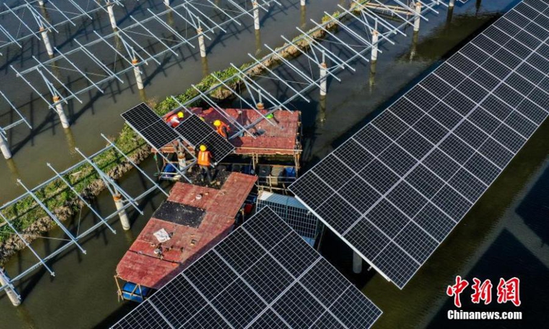 Photo shows a solar power project under construction in Tongling, east China's Anhui Province, March 7, 2022. The project, with solar panels installed above the fishery water, is expected to generate 110 million kwh of electricity per year. (Photo: China News Service/Chen Chen)