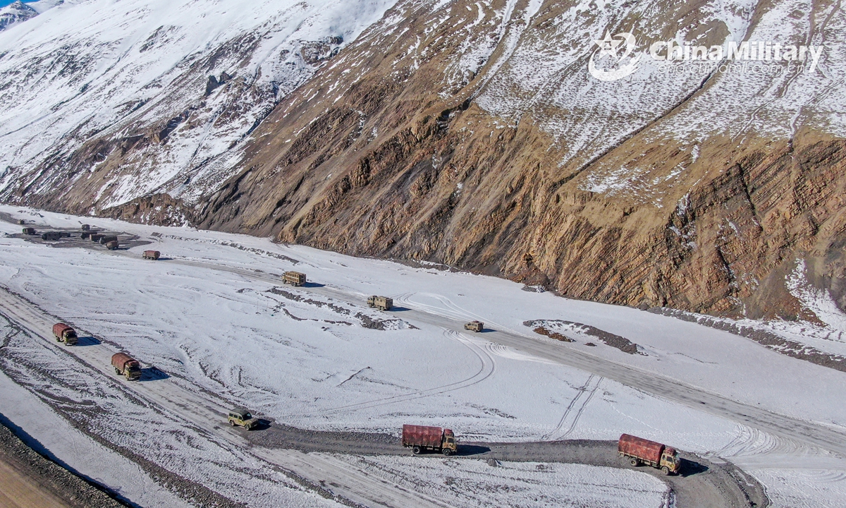 Military trucks carrying weapons and equipment march on snow-covered road en route to a designated rendezvous point. They are attached to a regiment under the PLA Xinjiang Military Command.Photo:China Military