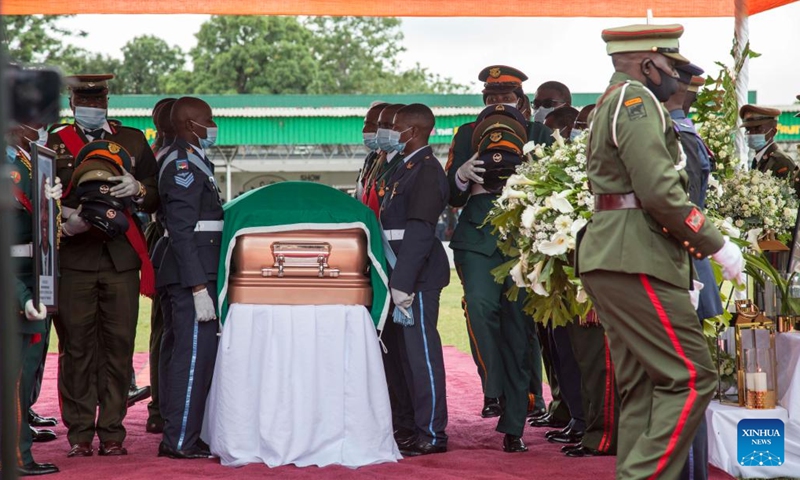 Soldiers surround the casket of former Zambian President Rupiah Banda during a state funeral in Lusaka, Zambia, on March 17, 2022.(Photo: Xinhua)