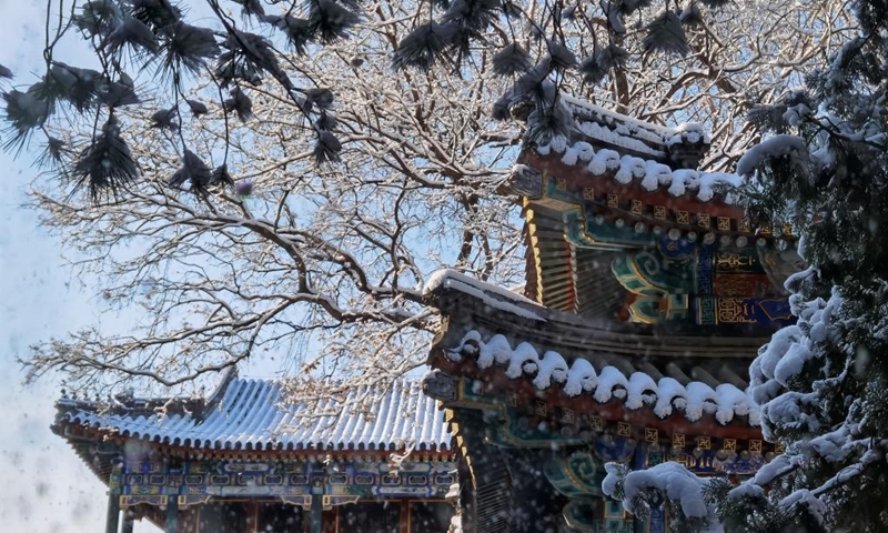 Photo taken with a mobile phone shows the snow scenery at Beihai Park in Beijing, capital of China, March 19, 2022.Photo:Xinhua