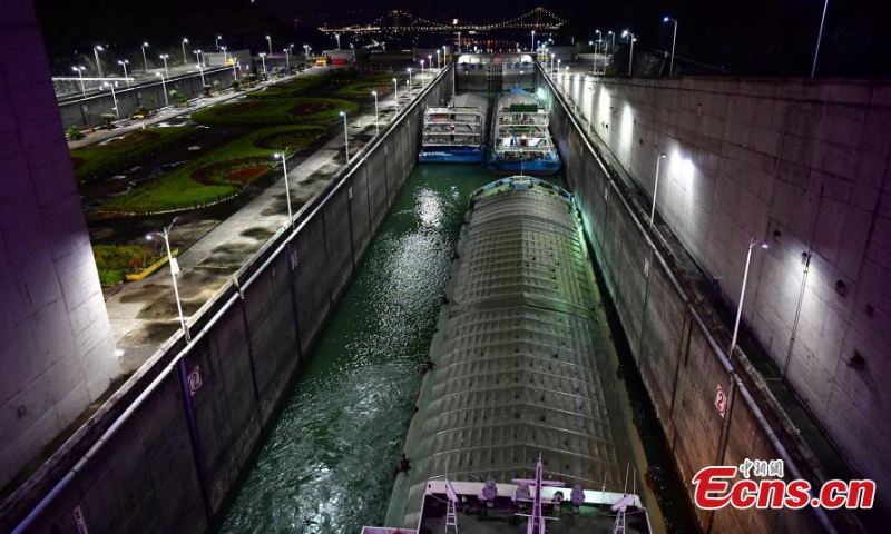 Vessels enter a dual-track of the Yangtze River's Three Gorges Dam in Yichang, central China's Hubei Province, March 22, 2022. Maintenance projects were completed on the ship locks at the Three Gorges Dam and Gezhouba Dam on Tuesday. The dual-track ship lock of the Three Gorges Dam resumes to traffic after maintenance. (Photo provided to China News Service)