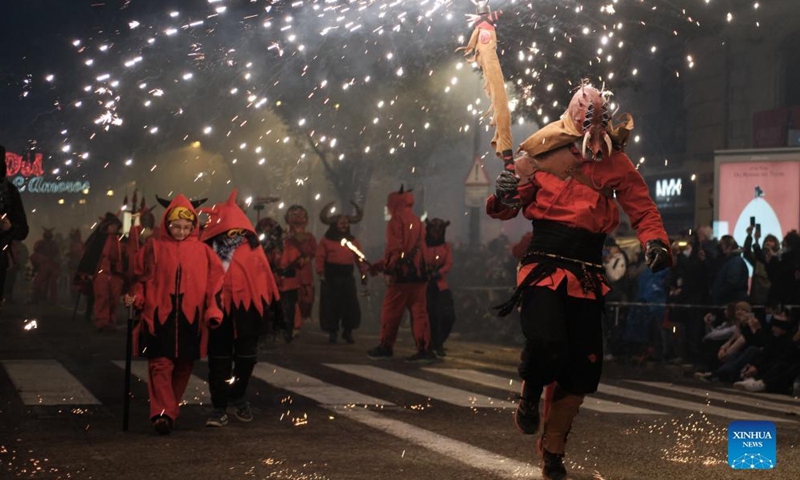 People take part in a fire parade during the Fallas Festival celebrations in Valencia, Spain, on March 19, 2022.Photo:Xinhua