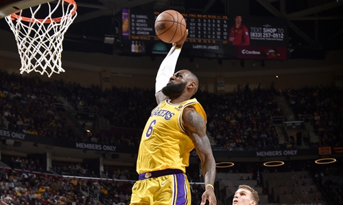 LeBron leads Lakers past Cavs - Global Times