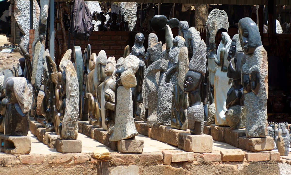 Zimbabwean sculptures Photo: VCG