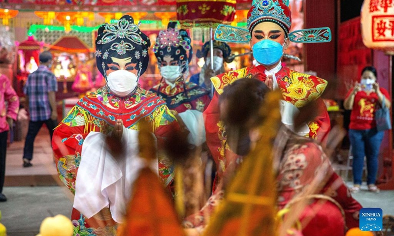 Chaozhou Opera actors attend a ritual after a performance in Nakhon Sawan, Thailand, on March 24, 2022. Chinese migrants brought the Chaozhou Opera with them to Thailand more than a hundred years ago.(Photo: Xinhua)