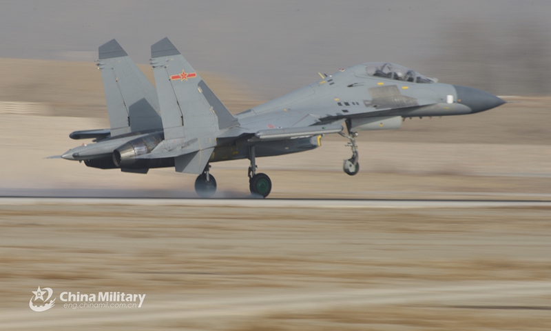 A fighter jet attached to an aviation brigade of the air force under the PLA Western Theater Command lands onto the taxiway after the flight training exercise which aims to boost pilots' ability under emergency situations on March 11, 2022.(eng.chinamil.com.cn)