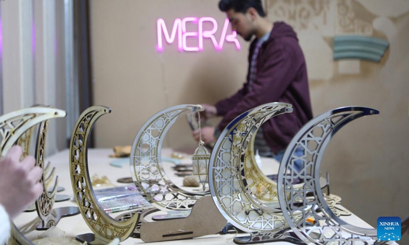 A man makes wooden decorations at a family workshop ahead of the Islamic holy month of Ramadan, in the West Bank city of Hebron, on March 29, 2022.(Photo: Xinhua)