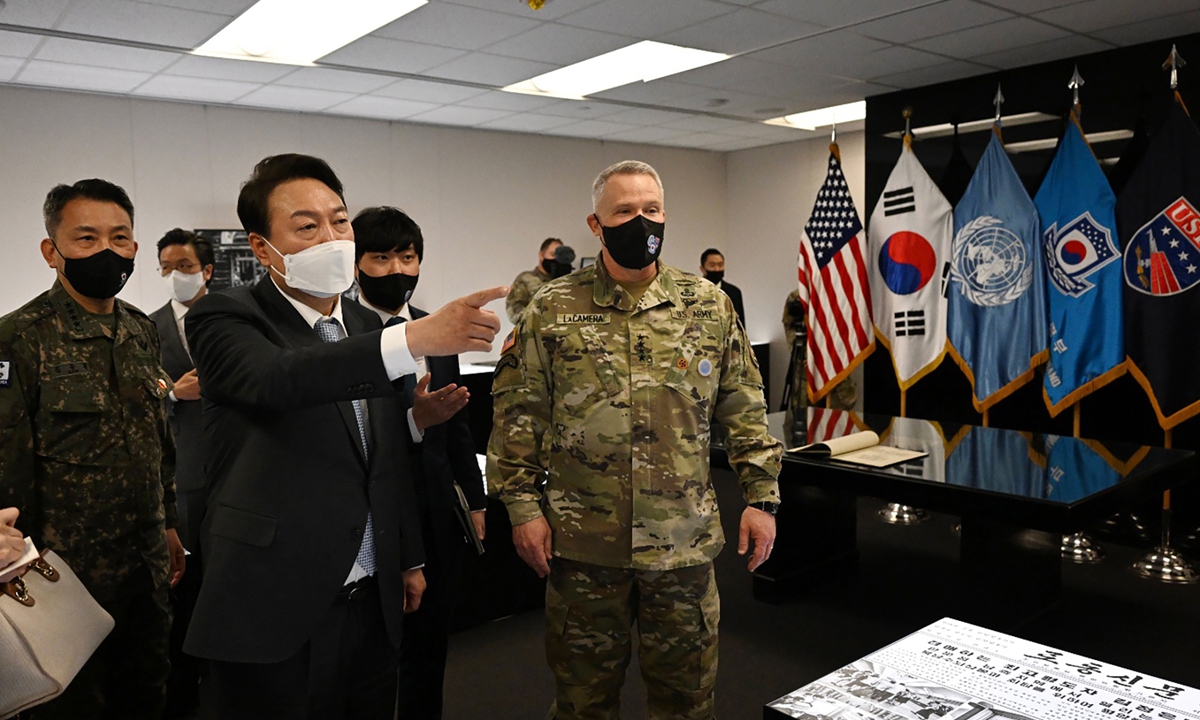 South Korean President-elect Yoon Suk-yeol (second left) speaks during a visit on April 7, 2022 to US Forces Korea Camp Humphreys in Pyeongtaek, where he stressed South Korea-US combined defense readiness. A visit by a South Korean president-elect to a US Army camp is quite rare, according to South Korean media. Photo: VCG