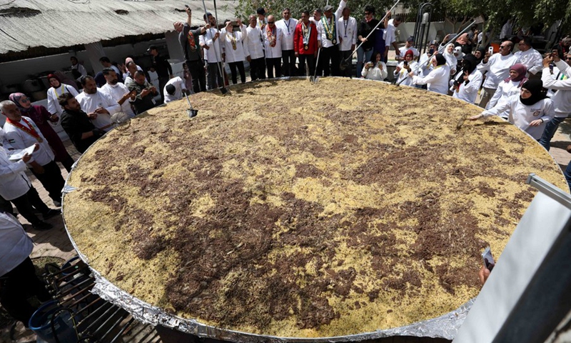 Palestinian chefs cook huge Mujaddara dish before Ramadan - Global Times