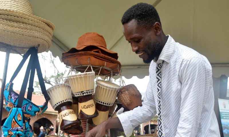 A man visits a traditional drum stall during the Uganda Arts and Cultural Crafts Expo in Kampala, Uganda, April 7, 2022. The expo was held at the Uganda National Cultural Center (UNCC) Gardens from April 7 to 10.Photo:Xinhua