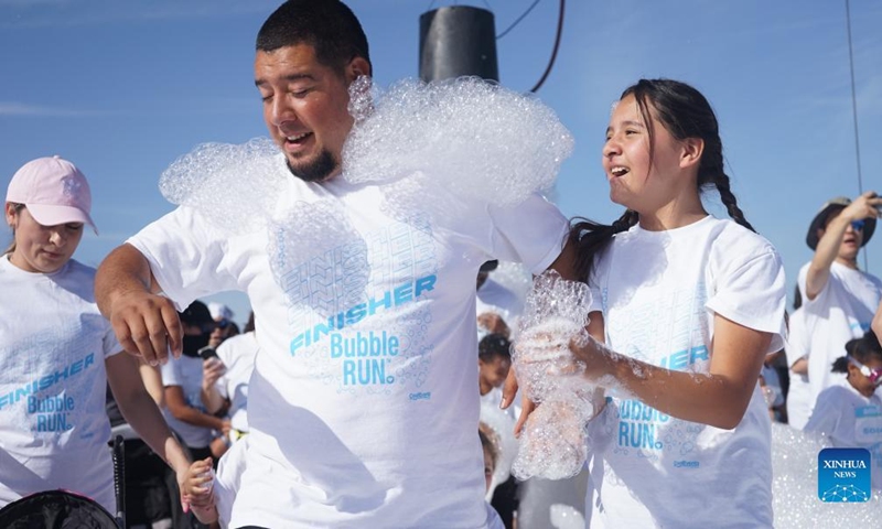 People participate in the Bubble Run in Pomona, Los Angeles County, California, the United States, April 9, 2022.Photo:Xinhua