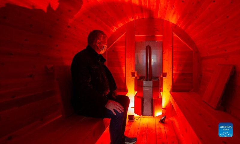 A man visits an outdoor sauna model during the Spring Cottage Life Show in Mississauga, the Greater Toronto Area, Canada, on April 9, 2022.Photo:Xinhua