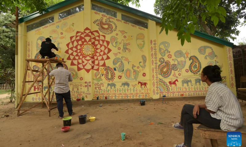 Students paint murals on the walls of Dhaka University's Fine Arts Institute for the Bengali New Year in Dhaka, Bangladesh, April 10, 2022. The Bangla New Year is usually celebrated amid festivities every year on April 14. Photo: Xinhua