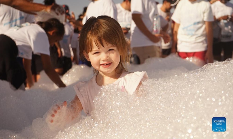 People participate in the Bubble Run in Pomona, Los Angeles County, California, the United States, April 9, 2022.Photo:Xinhua