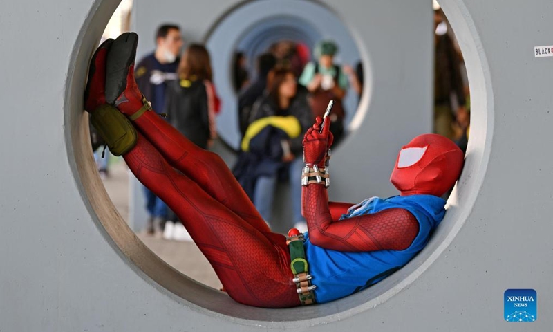 A cosplayer is seen at Romics, a four-day international festival of comics, animation and games in Rome, Italy, on April 8, 2022.Photo:Xinhua