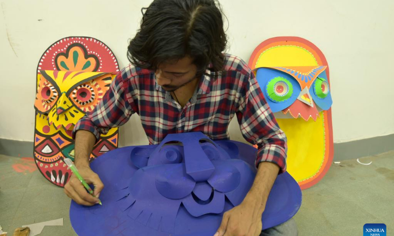 A student paints traditional paper works for the Bengali New Year in Dhaka, Bangladesh, April 10, 2022. The Bangla New Year is usually celebrated amid festivities every year on April 14. Photo: Xinhua