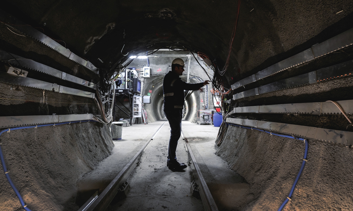 Swisstopo geologist Christophe Nussbaum works inside an experiment tunnel inside the Mont-Terri Rock Laboratory, a leading geological laboratory investigating the potential of deep geological repositories for radioactive waste, dug out at a depth of 300 meters below the surface in Jura, Switzerland, on April 6, 2022. Photo: AFP