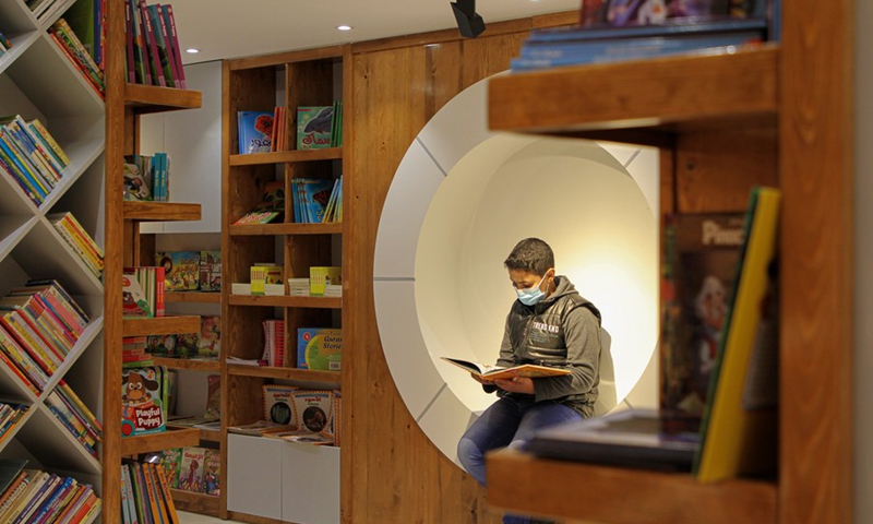 A Palestinian boy reads a book at the Samir Mansour library in Gaza City, on April 14, 2022.(Photo: Xinhua)