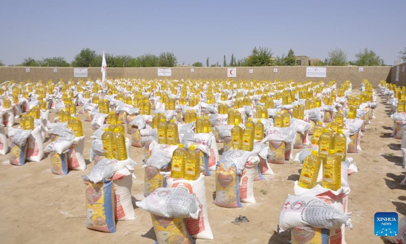 Photo taken on April 14, 2022 shows food aid for distributing from the Afghan Red Crescent Society in Kunduz, Afghanistan. About 1,000 destitute and drought-affected families received relief assistance in Afghanistan's northern province of Kunduz on Thursday, a provincial official said.(Photo: Xinhua)