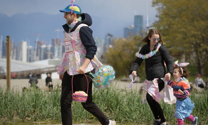 People take part in the Big Easter Run in Vancouver, British Columbia, Canada, on April 16, 2022.Photo:Xinhua