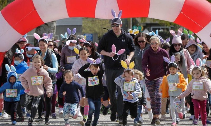 People take part in the Big Easter Run in Vancouver, British Columbia, Canada, on April 16, 2022.Photo:Xinhua