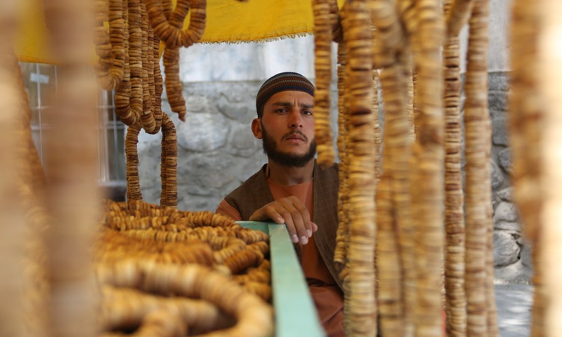 Photo taken on April 17, 2022 shows dried figs at a market in Kabul, Afghanistan. TO GO WITH Afghanistan exports figs worth 35 mln USD last year(Photo: Xinhua)