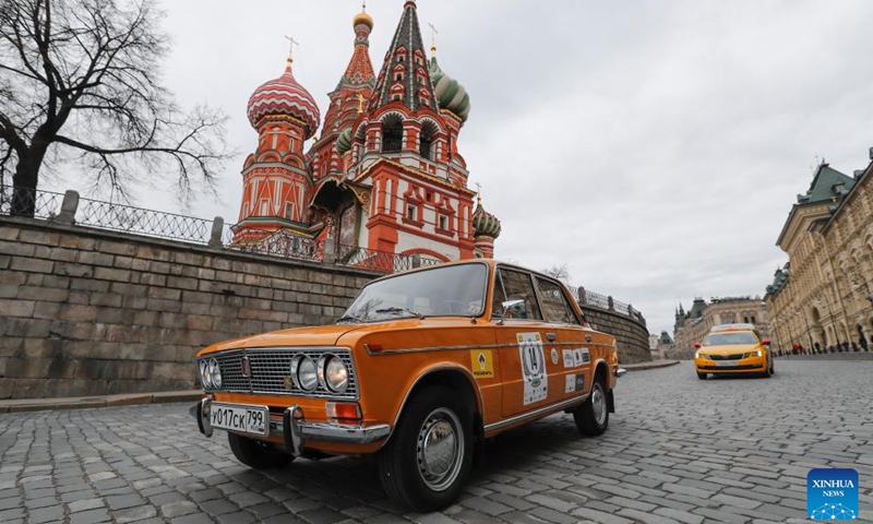 A classic car takes part in a rally in Moscow, Russia, April 17, 2022.(Photo: Xinhua)