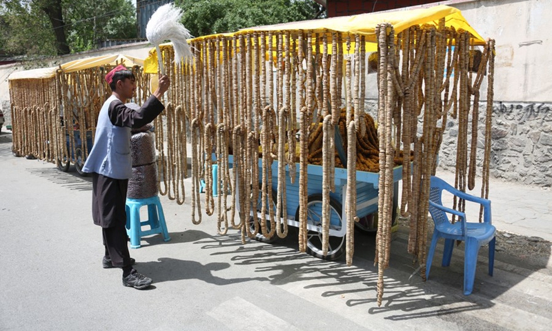 Photo taken on April 17, 2022 shows dried figs at a market in Kabul, Afghanistan.(Photo: Xinhua)