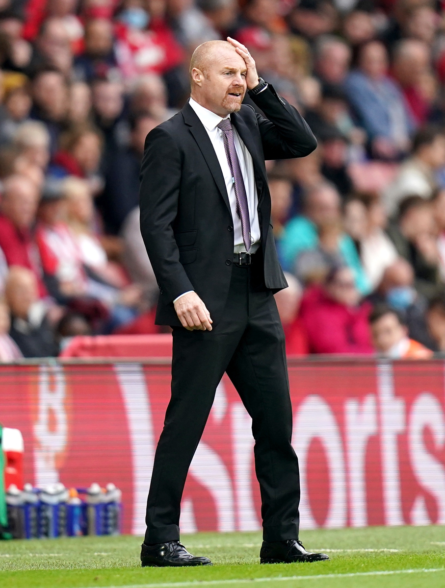 Then Burnley manager Sean Dyche gestures on the touchline on October 23, 2021 in Southampton, England. Photo: VCG 