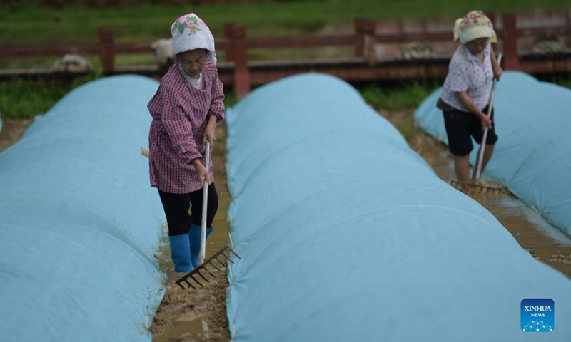 Villagers work at a rice seedling breeding base in Yangfang Village in Taijiang County, Qiandongnan Miao and Dong Autonomous Prefecture, southwest China's Guizhou Province, April 26, 2022. Taijiang County has stepped up efforts on the provision of high-quality rice seedlings for farmers to ensure sound spring plowing activities.(Photo: Xinhua)