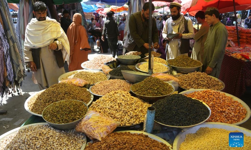 People buy dried fruits and nuts for the upcoming Eid al-Fitr in Kabul, Afghanistan, April 26, 2022.(Photo: Xinhua)