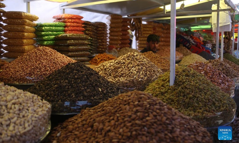 A stall selling dried fruits and nuts is pictured ahead of the Eid al-Fitr in Kabul, Afghanistan, April 26, 2022.(Photo: Xinhua)