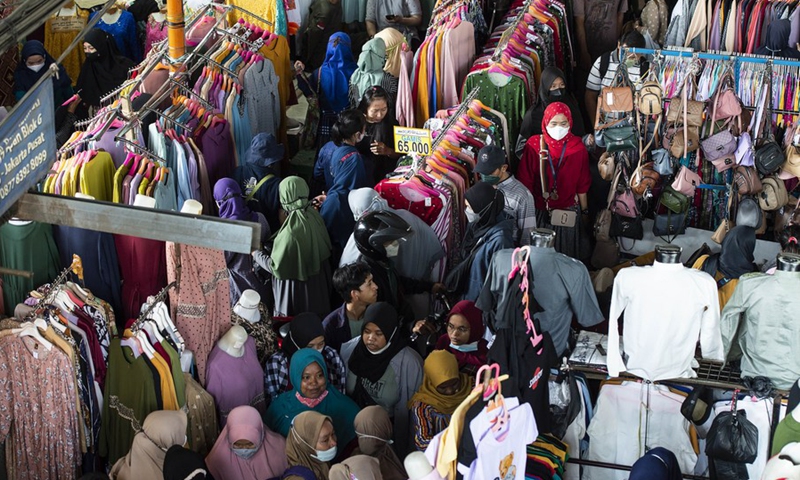 People shop for new clothes ahead of Eid al-Fitr at the Tanah Abang market, in Jakarta, Indonesia, on April 25, 2022.(Photo: Xinhua)