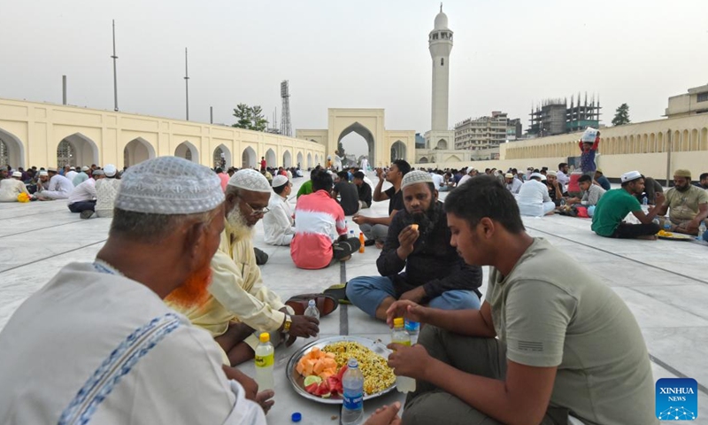 Massive nightly meal in Baitul Mukarram National Mosque in Dhaka - Global  Times