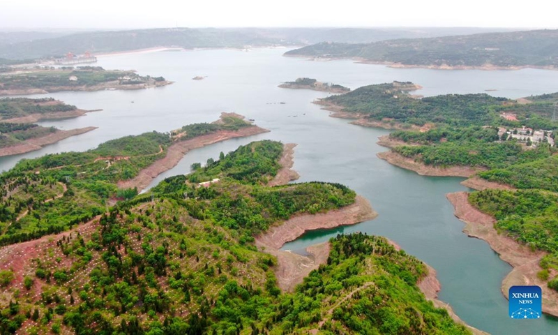 Aerial photo taken on April 27, 2022 shows the scenery of the Yellow River upstream of the Xiaolangdi reservoir, central China's Henan Province.(Photo: Xinhua)