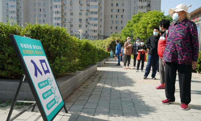 People line up to take nucleic acid tests in Shijingshan District, Beijing, capital of China, May 3, 2022. Beijing's 12 districts have started three rounds of nucleic acid screening from Tuesday till Thursday on a daily basis in succession to curb the COVID-19 resurgence. (Xinhua/Zhang Chenlin)