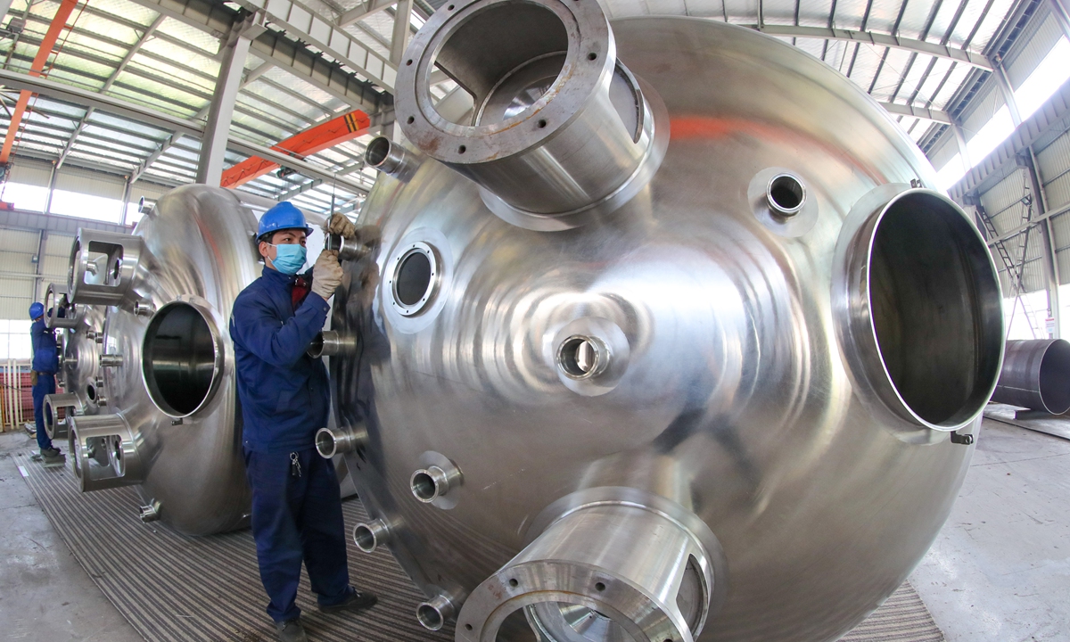 Workers rush to fill orders for high-end intelligent washing equipment at a factory in Huzhou, East China's Zhejiang Province on May 4, 2022. Some local high-tech companies continued production even during the holidays, while observing epidemic prevention and control requirements, as orders mounted in recent days. 
Photo: cnsphoto