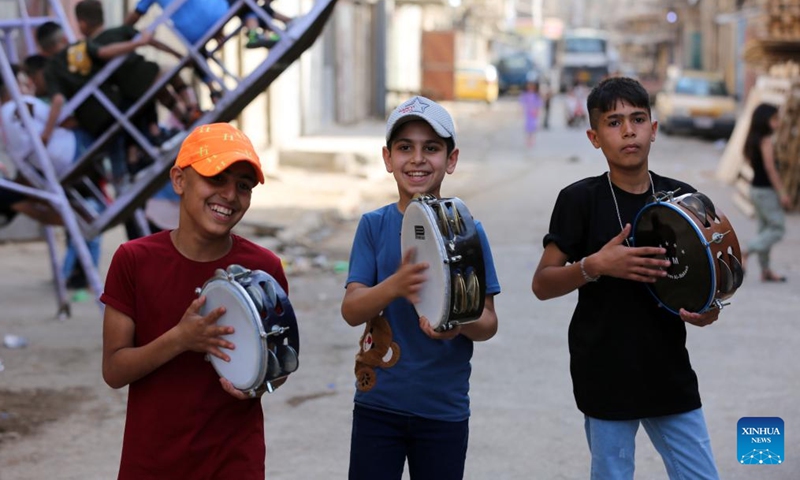 Children play tambourines on a street during Eid al-Fitr holiday in Baghdad, Iraq, on May 2, 2022.Photo:Xinhua