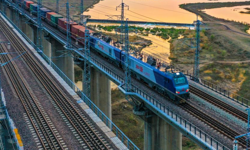 Aerial photo taken on May 9, 2022 shows a train running on the Datong-Qinhuangdao railway after the railway's overhaul in north China's Shanxi Province. (Xinhua)