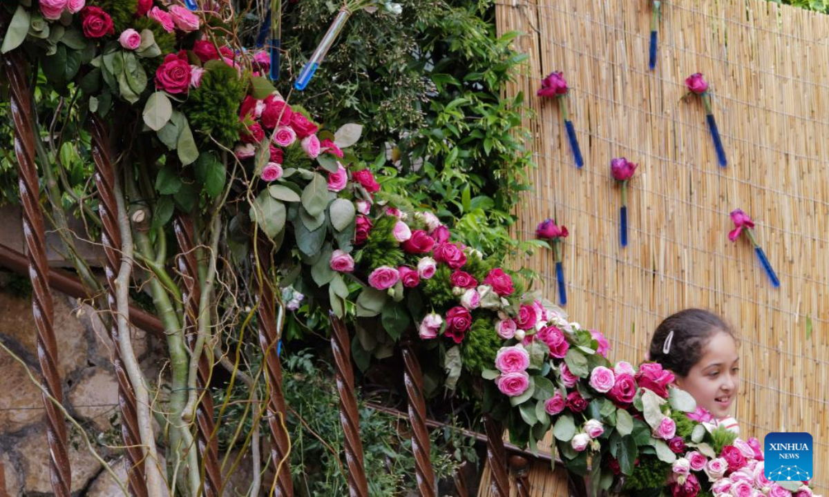 A child poses with roses during the 50th ExpoRose in Grasse, southern France, on May 13, 2022. The city center of Grasse was turned into rose gardens during the three-day ExpoRose festival which kicked off here on Friday. Photo:Xinhua