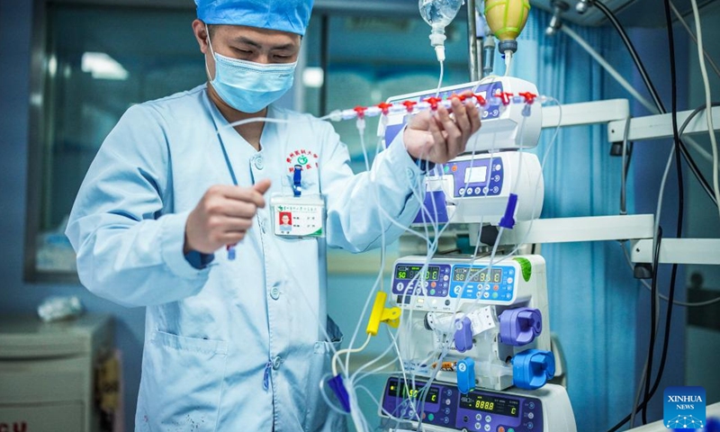 Nurse Qiu Jian works at a ward of the Affiliated Hospital of Guizhou Medical University in Guizhou, southwest China's Guiyang Province, May 11, 2022. The importance of male nurses is widely acknowledged as they are usually employed in labor-intense units such as ICUs, meaning frequent night shifts and long working hours.(Photo: Xinhua)